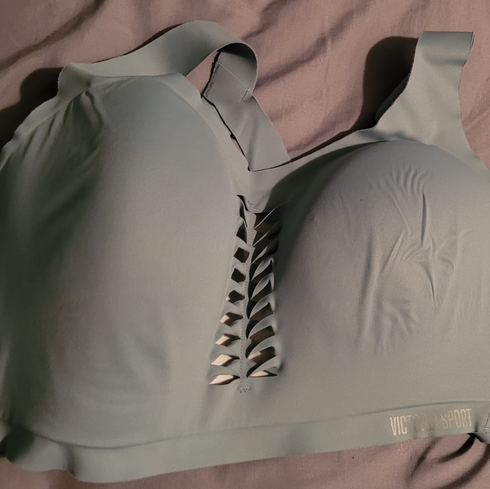 Victoria Sport 36DDD sports Bra. Light Green